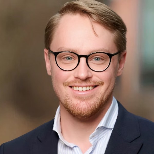 Portrett av Bendik Torp, Analytiker