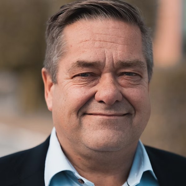 Portrett av Heine Wang, Styremedlem